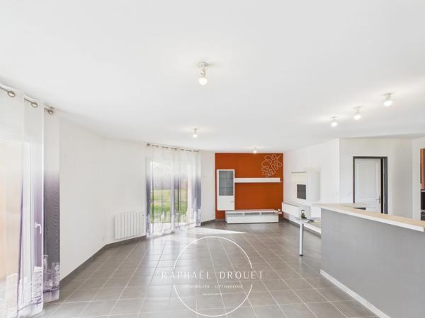 A LOUER MAISON FAMILIALE PLAIN-PIED – 3 CHAMBRES – GARAGE DOUBLE – 1500 M2 DE TERRAIN
