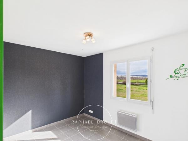A LOUER MAISON FAMILIALE PLAIN-PIED – 3 CHAMBRES – GARAGE DOUBLE – 1500 M2 DE TERRAIN
