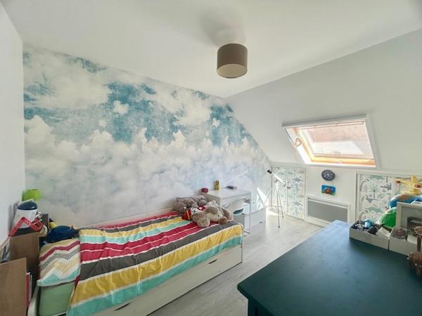 Montlhéry (91310) APPARTEMENT F4 EN DUPLEX - 103 M2 AU SOL - BALCON - GARAGE - EXCELLENT ETAT