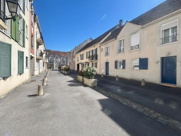 Montlhéry (91310) APPARTEMENT F4 EN DUPLEX - 103 M2 AU SOL - BALCON - GARAGE - EXCELLENT ETAT