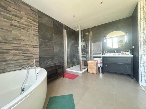Montlhéry (91310) APPARTEMENT F4 EN DUPLEX - 103 M2 AU SOL - BALCON - GARAGE - EXCELLENT ETAT
