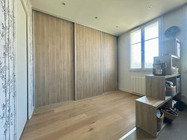 Montlhéry (91310) APPARTEMENT F4 EN DUPLEX - 103 M2 AU SOL - BALCON - GARAGE - EXCELLENT ETAT