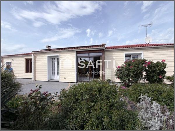 Saint-Hilaire-la-Forêt – Propriété entretenue avec dépendances, terrain piscinable et belles prestations techniques