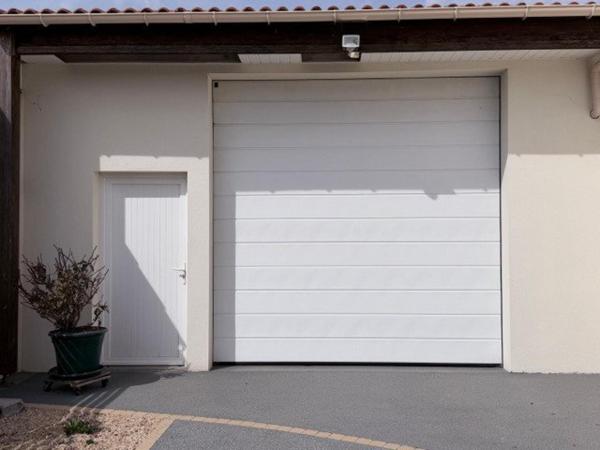 Saint-Hilaire-la-Forêt – Propriété entretenue avec dépendances, terrain piscinable et belles prestations techniques