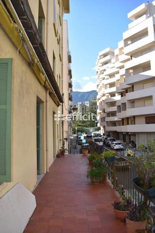 Appartement
         3 pièces
        - 132 m² 395 000 € *