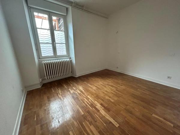 Appartement à louer 3 pièces 76.57m² Montbéliard (25200)