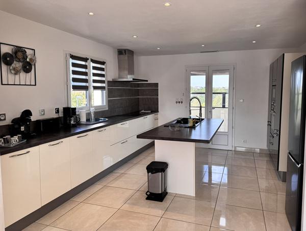 Pavillon récent de 145 m² à 10 min de Carcassonne avec vue, jardin et garage