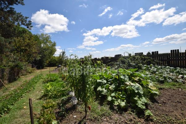 Propriété - une maison d'habitation - 5 chambres d'hôtes - 2 appartements en location sur plus de 1 hectare à SAINTE BAZEILLE (47)