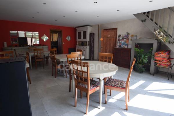Propriété - une maison d'habitation - 5 chambres d'hôtes - 2 appartements en location sur plus de 1 hectare à SAINTE BAZEILLE (47)