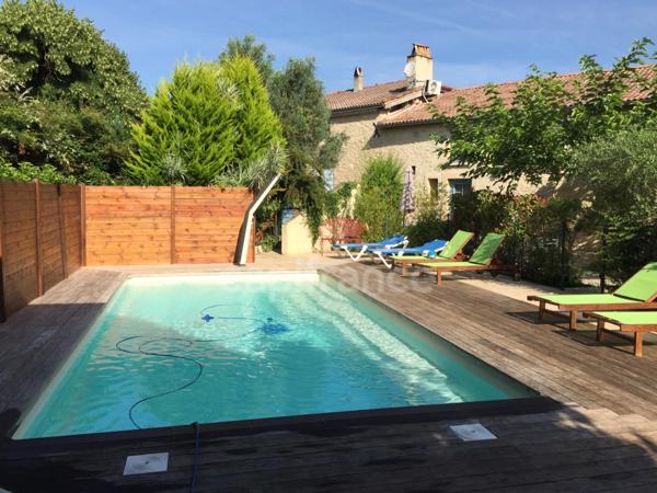 Propriété - une maison d'habitation - 5 chambres d'hôtes - 2 appartements en location sur plus de 1 hectare à SAINTE BAZEILLE (47)