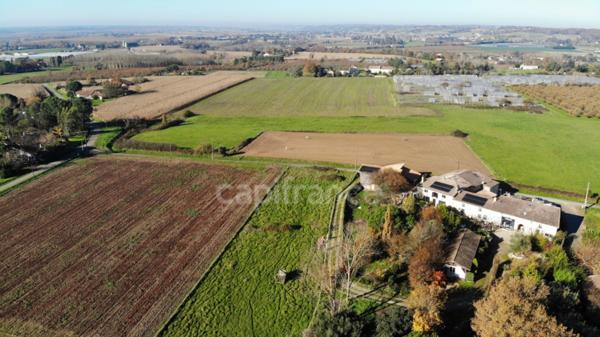 Propriété - une maison d'habitation - 5 chambres d'hôtes - 2 appartements en location sur plus de 1 hectare à SAINTE BAZEILLE (47)