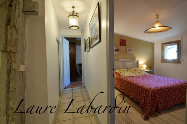 Propriété - une maison d'habitation - 5 chambres d'hôtes - 2 appartements en location sur plus de 1 hectare à SAINTE BAZEILLE (47)