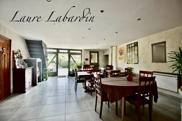 Propriété - une maison d'habitation - 5 chambres d'hôtes - 2 appartements en location sur plus de 1 hectare à SAINTE BAZEILLE (47)