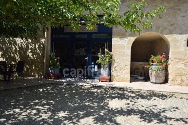 Propriété - une maison d'habitation - 5 chambres d'hôtes - 2 appartements en location sur plus de 1 hectare à SAINTE BAZEILLE (47)