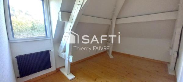 Propriété de caractère proche Champagnole