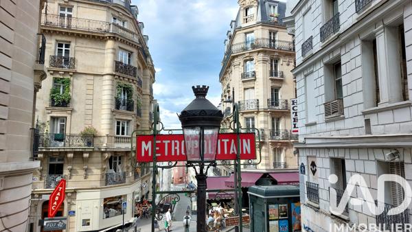 Location appartement 2 pièces 54 m² Paris 18