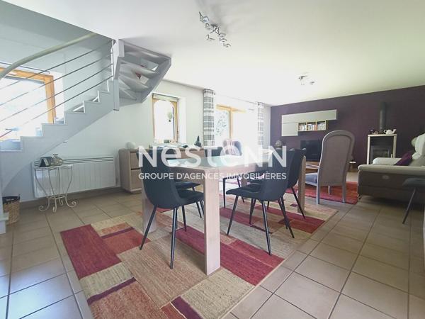 Longère à vendre à Saint Ave 4 chambres annexes située dans un environnement exceptionnel.