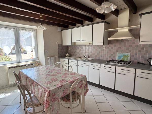 Maison en pierre lumineuse, 3 chambres + dépendance aménagée - garage – Secteur Bains-sur-Oust, à proximité de l’Île-aux-Pies