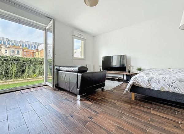 Charmant studio rénové avec balcon 30.80 m2