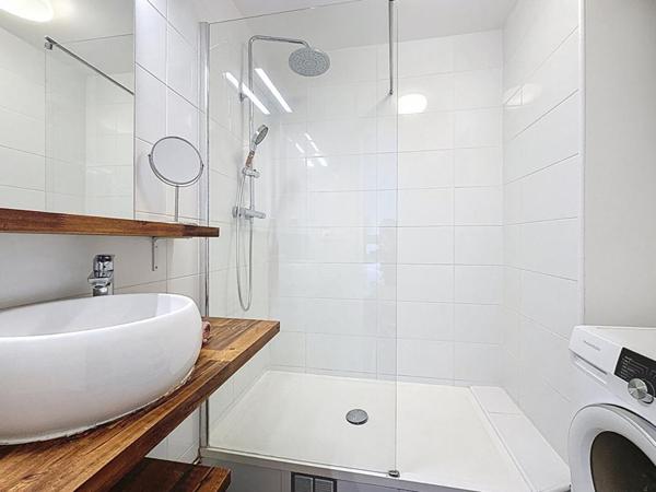 Charmant studio rénové avec balcon 30.80 m2