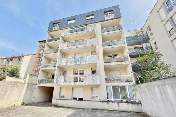 Charmant studio rénové avec balcon 30.80 m2