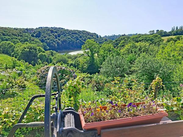Longère en pierre sur les hauteurs de la rivière du Leguer