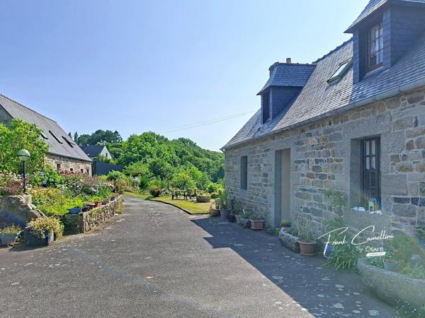 Longère en pierre sur les hauteurs de la rivière du Leguer