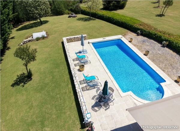 Maison contemporaine - Gourdon SECTEUR GOURDON - Lumineuse Maison contemporaine de plain-pied 3 chambres avec jardin arboré et piscine