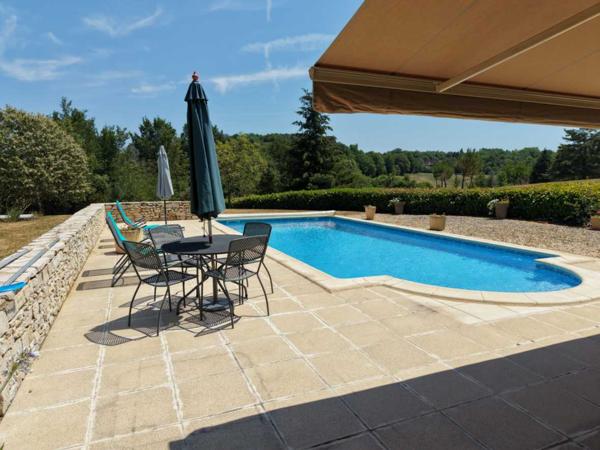 Maison contemporaine - Gourdon SECTEUR GOURDON - Lumineuse Maison contemporaine de plain-pied 3 chambres avec jardin arboré et piscine