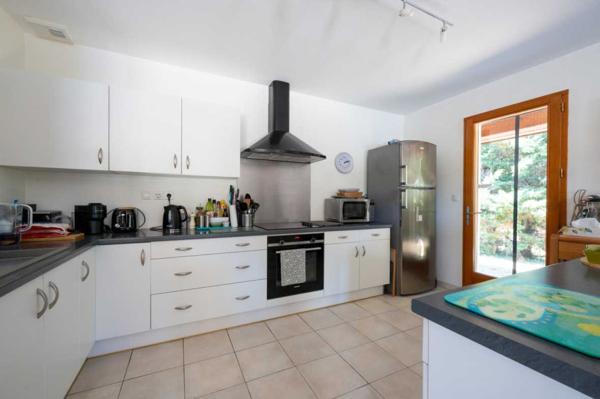 Maison contemporaine - Gourdon SECTEUR GOURDON - Lumineuse Maison contemporaine de plain-pied 3 chambres avec jardin arboré et piscine