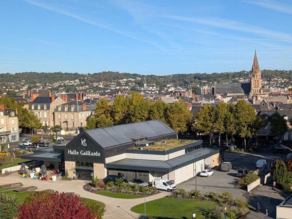 Appartement T4 de 93m² au dernier étage avec ascenseur - Brive hyper centre avec vue dégagée