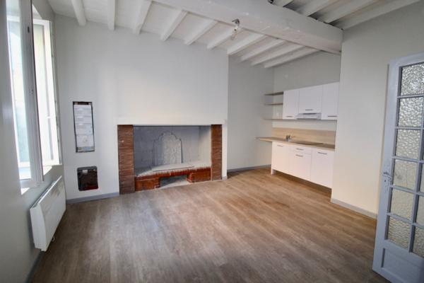 Castelmoron sur Lot, appartement 3 pièce(s) de 55 m2 comprenant pièce de vie avec cuisine équipée en rdc et chambre et bureau à l'étages à l'étage avec salle de bains , Castelmoron sur lot