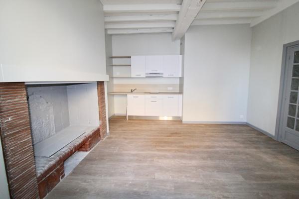 Castelmoron sur Lot, appartement 3 pièce(s) de 55 m2 comprenant pièce de vie avec cuisine équipée en rdc et chambre et bureau à l'étages à l'étage avec salle de bains , Castelmoron sur lot