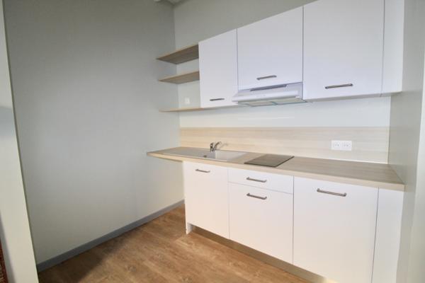Castelmoron sur Lot, appartement 3 pièce(s) de 55 m2 comprenant pièce de vie avec cuisine équipée en rdc et chambre et bureau à l'étages à l'étage avec salle de bains , Castelmoron sur lot
