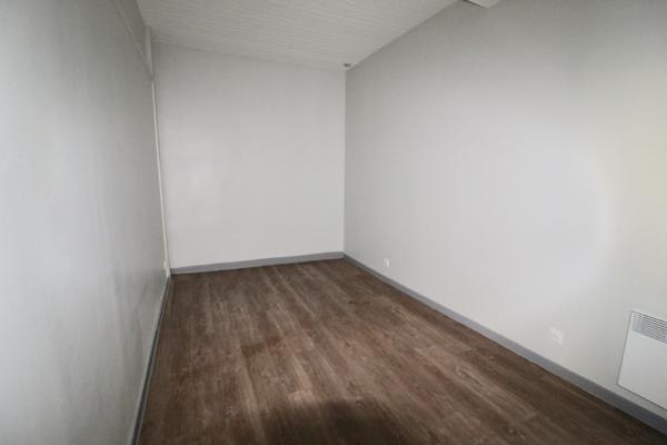 Castelmoron sur Lot, appartement 3 pièce(s) de 55 m2 comprenant pièce de vie avec cuisine équipée en rdc et chambre et bureau à l'étages à l'étage avec salle de bains , Castelmoron sur lot