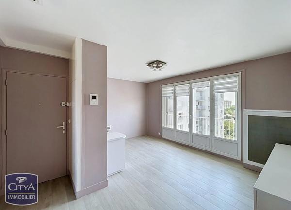 Appartement à vendre 2 pièces 48.87m² Lucé (28110)