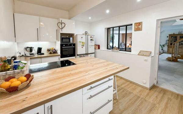 Maison à vendre    6 pièces •  Marines