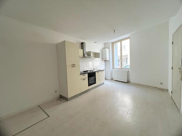 47300 VILLENEUVE SUR LOT Villeneuve/Lot, immeuble de 3 appartements, idéal investisseurs