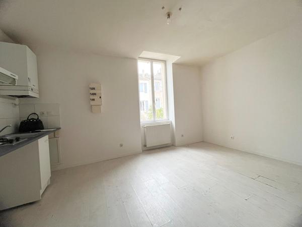 47300 VILLENEUVE SUR LOT Villeneuve/Lot, immeuble de 3 appartements, idéal investisseurs