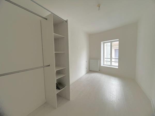 47300 VILLENEUVE SUR LOT Villeneuve/Lot, immeuble de 3 appartements, idéal investisseurs