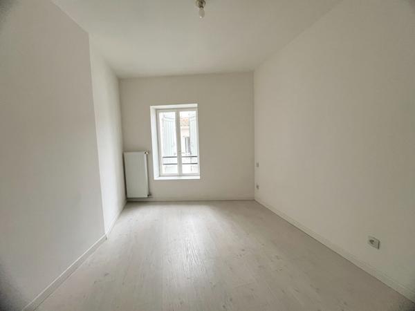 47300 VILLENEUVE SUR LOT Villeneuve/Lot, immeuble de 3 appartements, idéal investisseurs