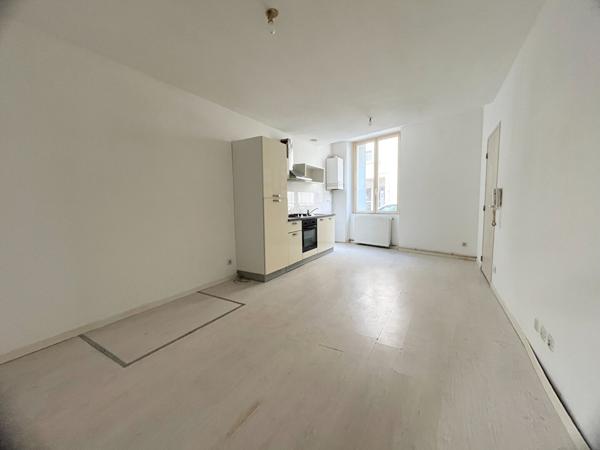 47300 VILLENEUVE SUR LOT Villeneuve/Lot, immeuble de 3 appartements, idéal investisseurs