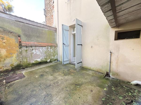 47300 VILLENEUVE SUR LOT Villeneuve/Lot, immeuble de 3 appartements, idéal investisseurs