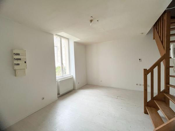 47300 VILLENEUVE SUR LOT Villeneuve/Lot, immeuble de 3 appartements, idéal investisseurs