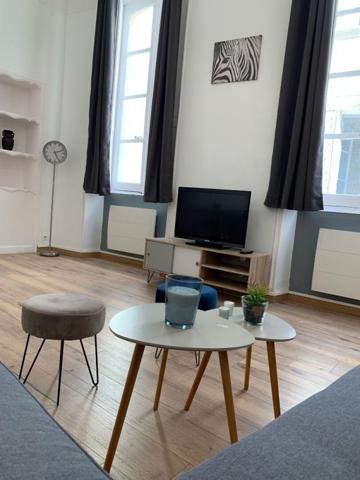 30. GARD. Nîmes. Magnifique appartement entièrement rénové de 64 m² au coeur de l'écusson
