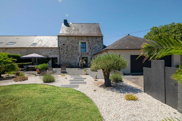 Maison Chateaugiron 5 pièces  MEUBLÉE 210.70 m2