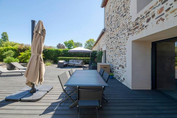 Maison Chateaugiron 5 pièces  MEUBLÉE 210.70 m2