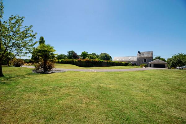 Maison Chateaugiron 5 pièces  MEUBLÉE 210.70 m2