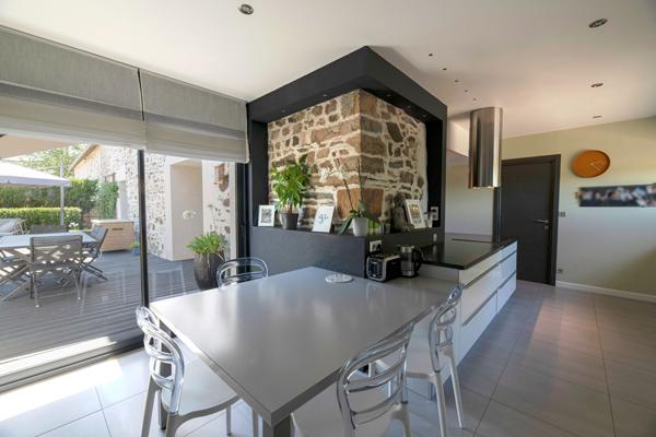 Maison Chateaugiron 5 pièces  MEUBLÉE 210.70 m2