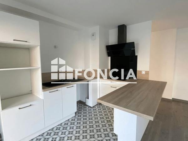 Location Appartement 3 pièces 64.9 m² - 17 CHEMIN DU BAC Lescar 64230